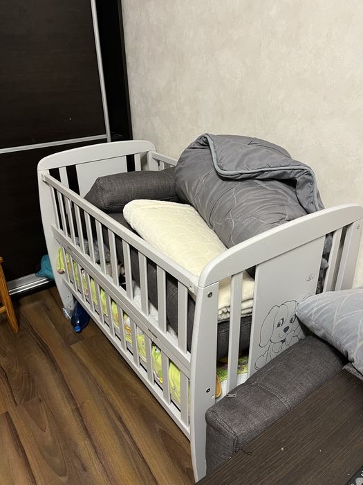 Продам кроватку и коляску срочно