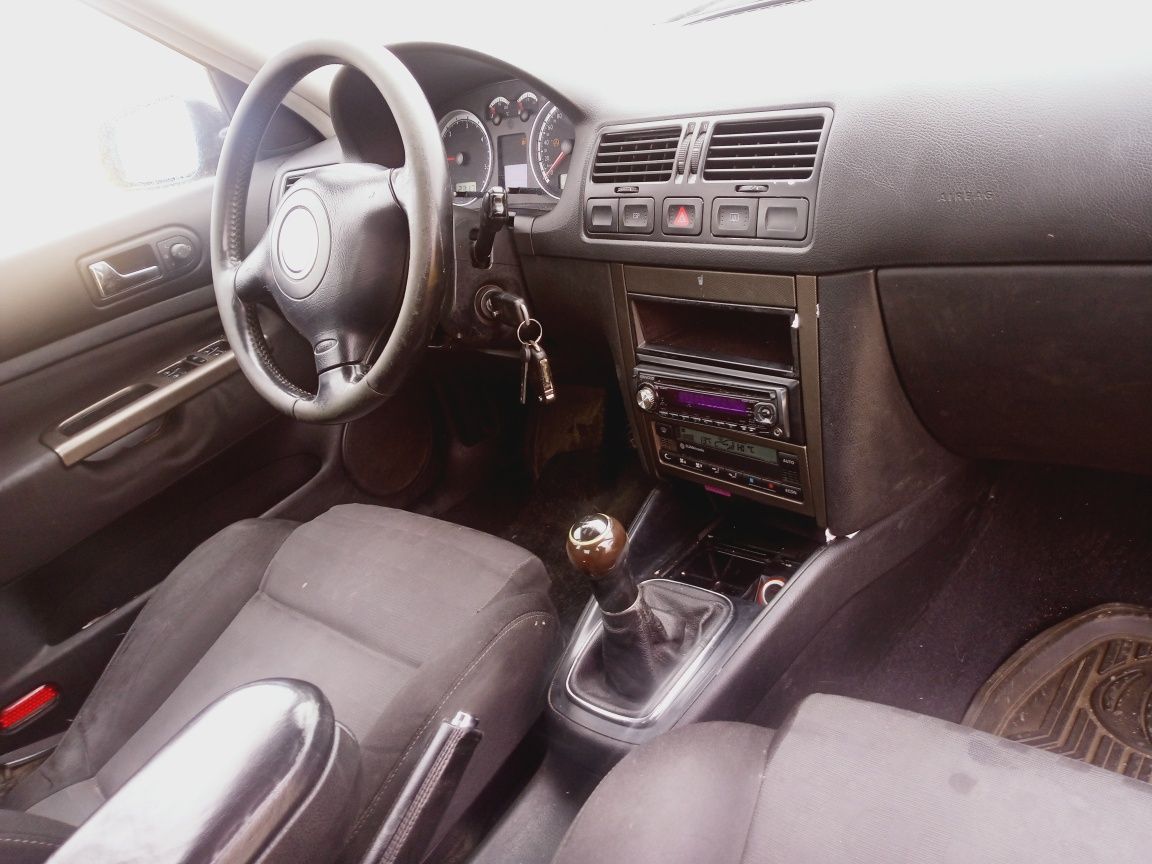 VW. Bora 1.9 TDI Climatronic. Nowe tarcze