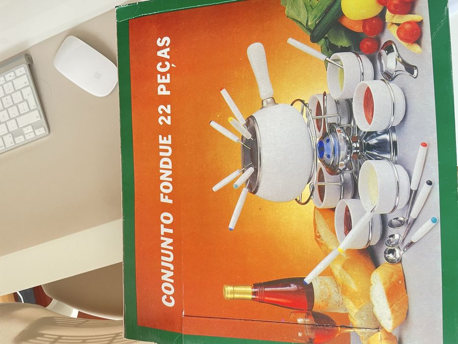 Conjunto de Fondue em caixa.