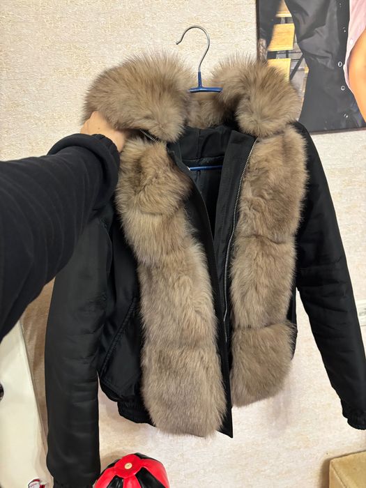 Бомбер із песцем