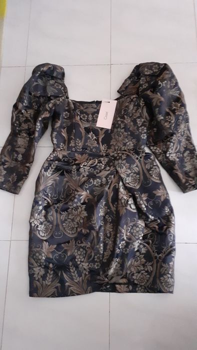 Vestido estampado preto e dourado ( Marca Cawé)  NOVO