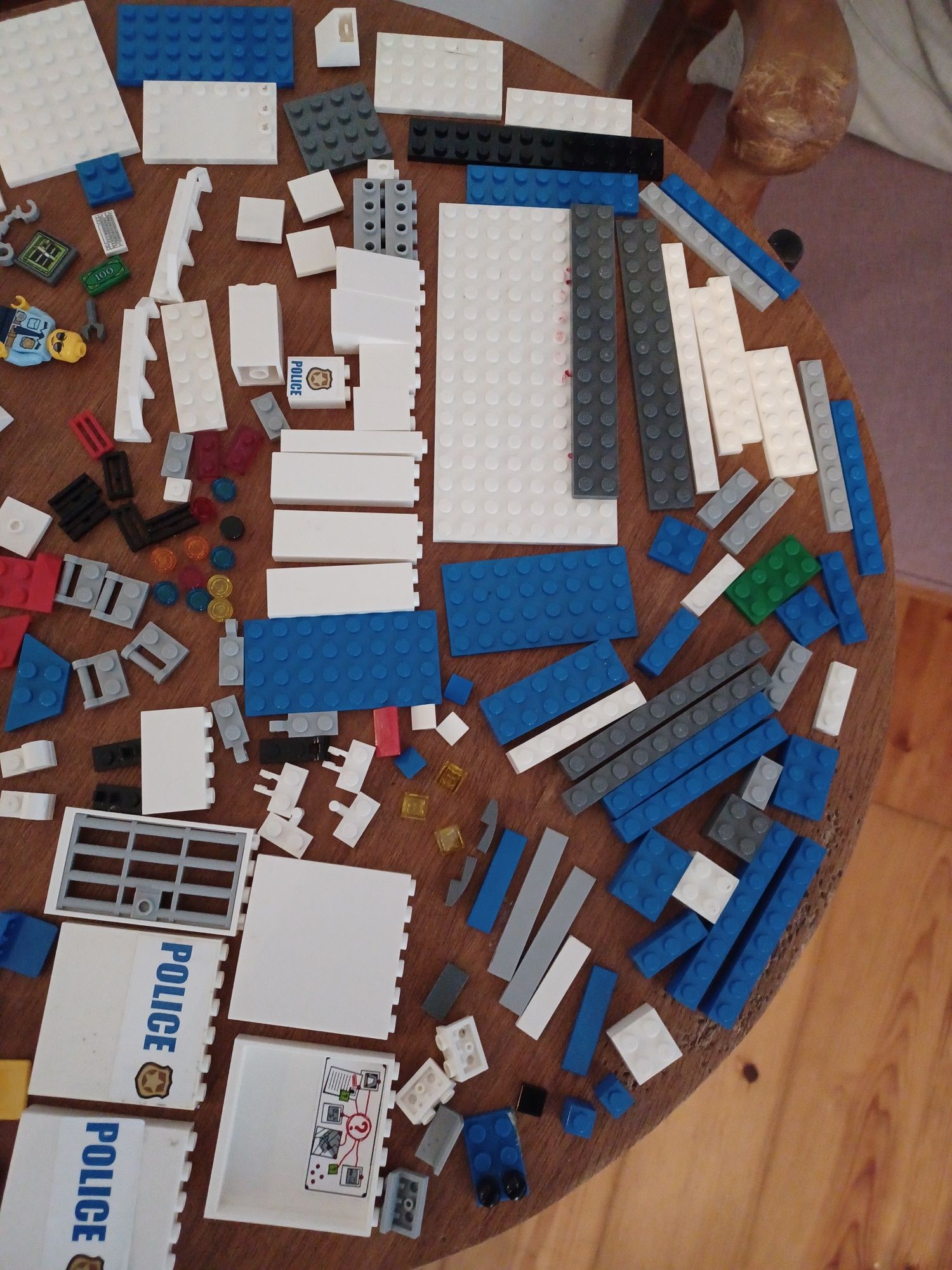 Aproximadamente 180 peças LEGO