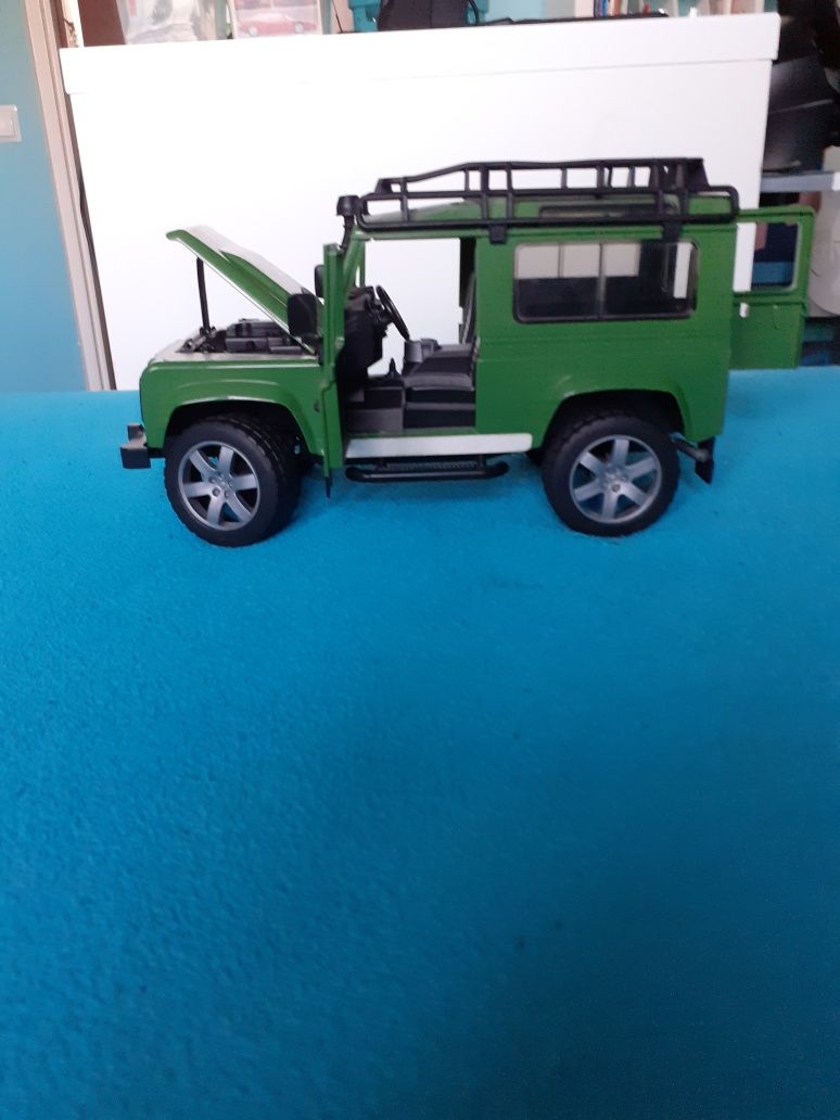 Land Rover defender zielony bruder