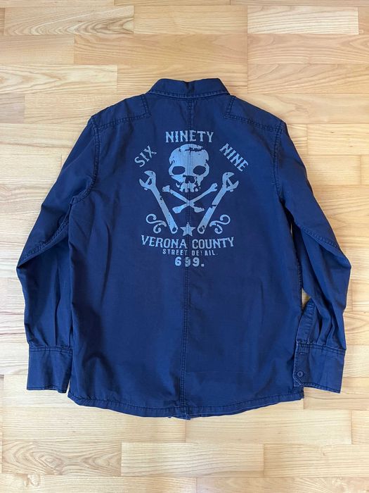 koszula czarna z nadrukiem na plecach