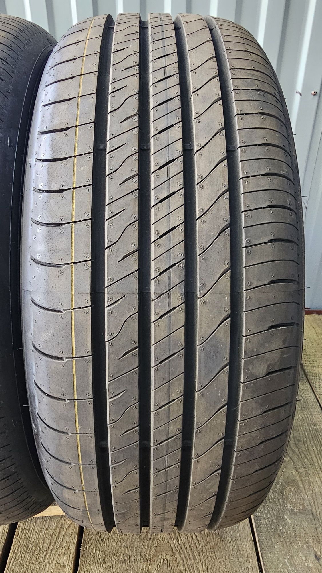 Goodyear EFFICIENT Grip performance 2 205/50r17 93V XL