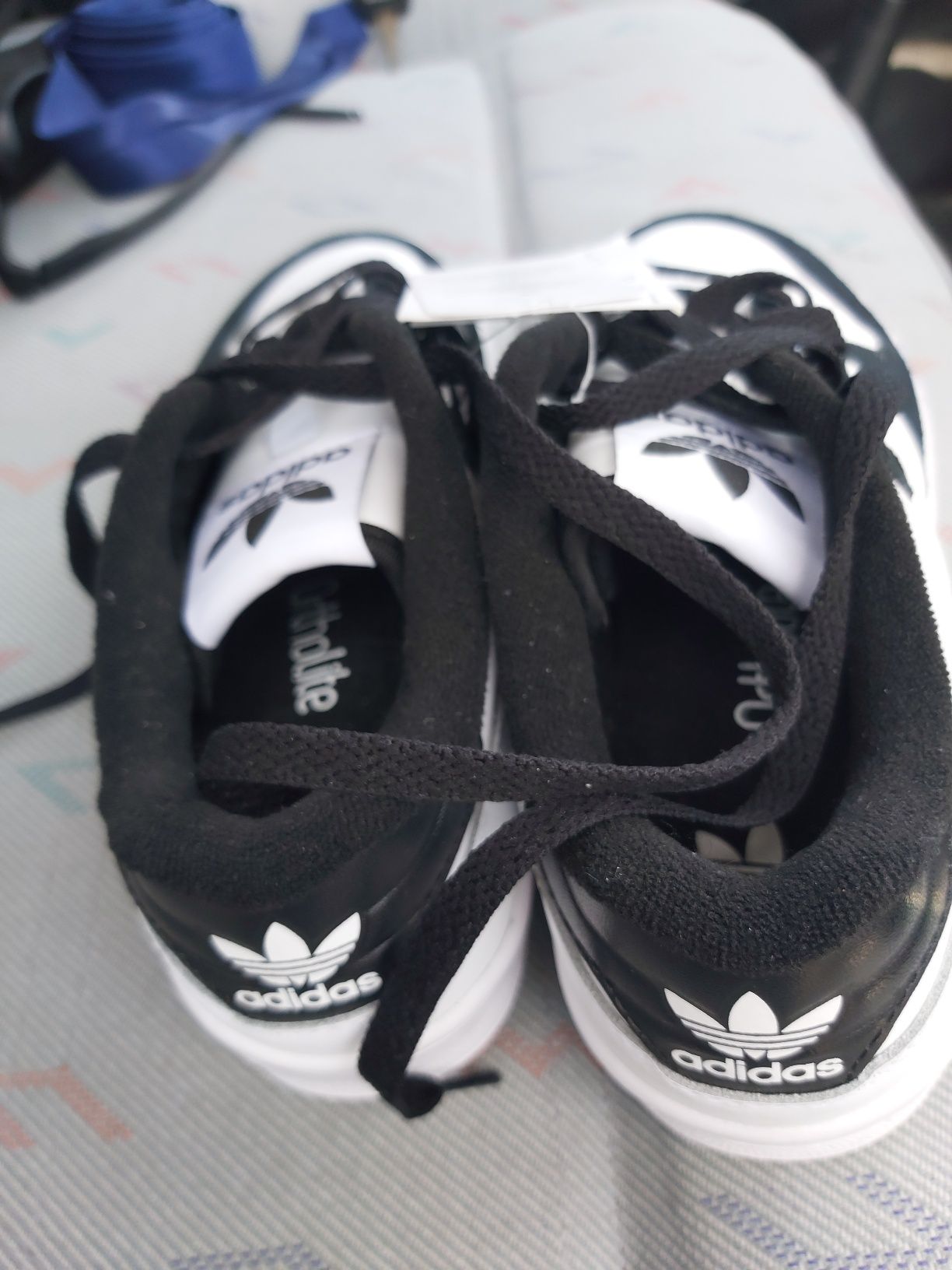 Sapatilhas Adidas novas