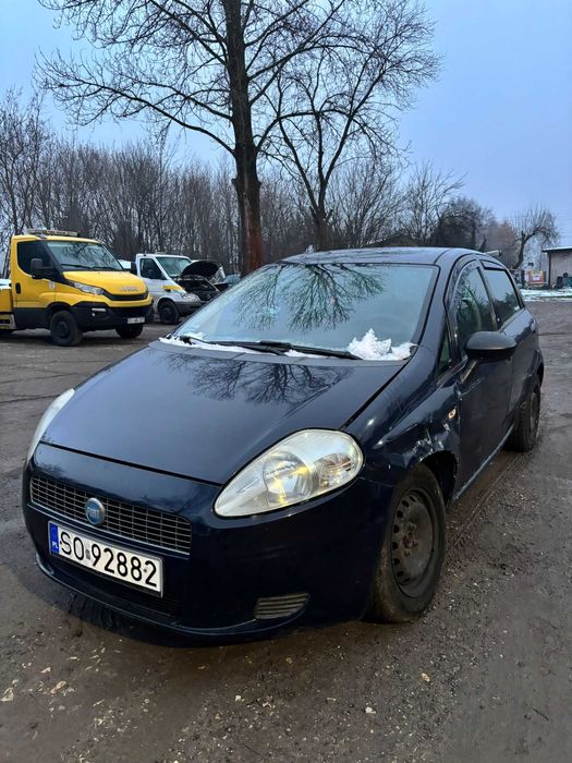 Fiat Punto 1.4 78KM 2007r Przebieg 94 TYS Pali Jeździ lekko uszkodzony