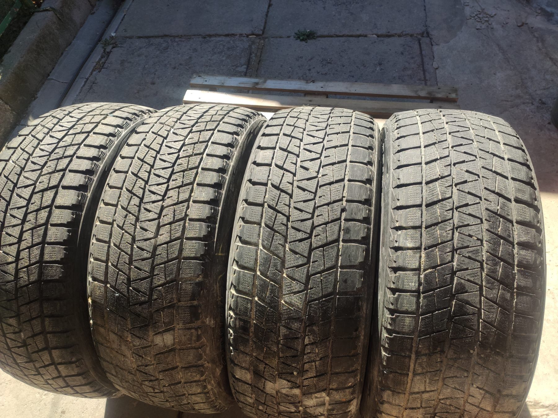 Bridgestone Blizzak DM-V1 255/55 R20 4шт.