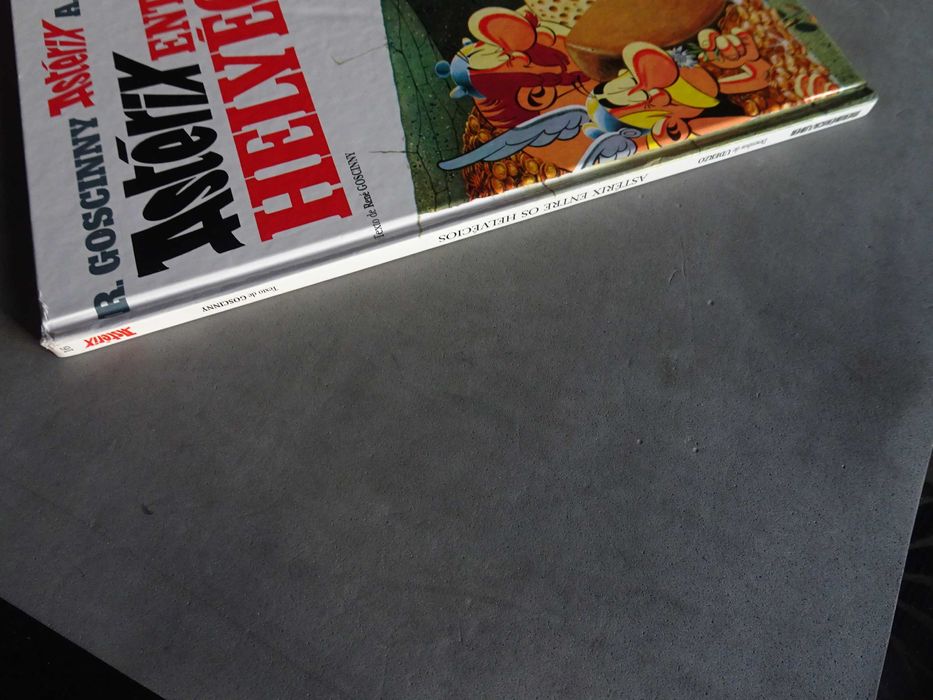 Livro Meribérica - Astérix entre os Helvécios (capa dura)