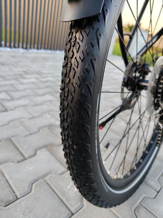 Giant Explore 2 sta 2023  rama S jak nowy