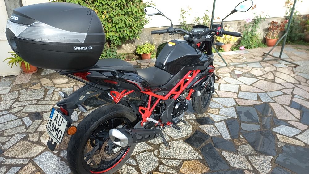 Benelli BN 125...