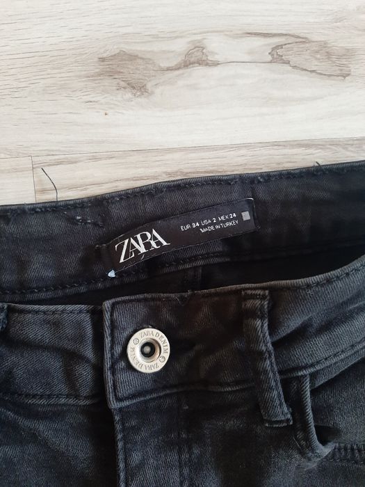 Czarne spodnie dzwony zara