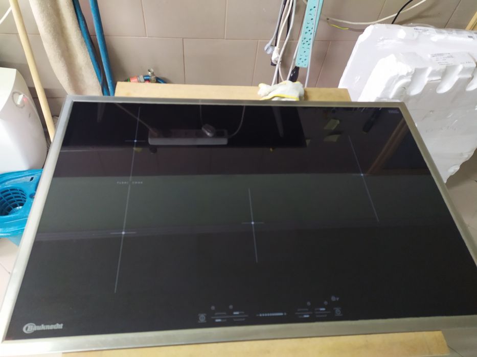 Индукционная варочная Bauknecht. 77см/51см