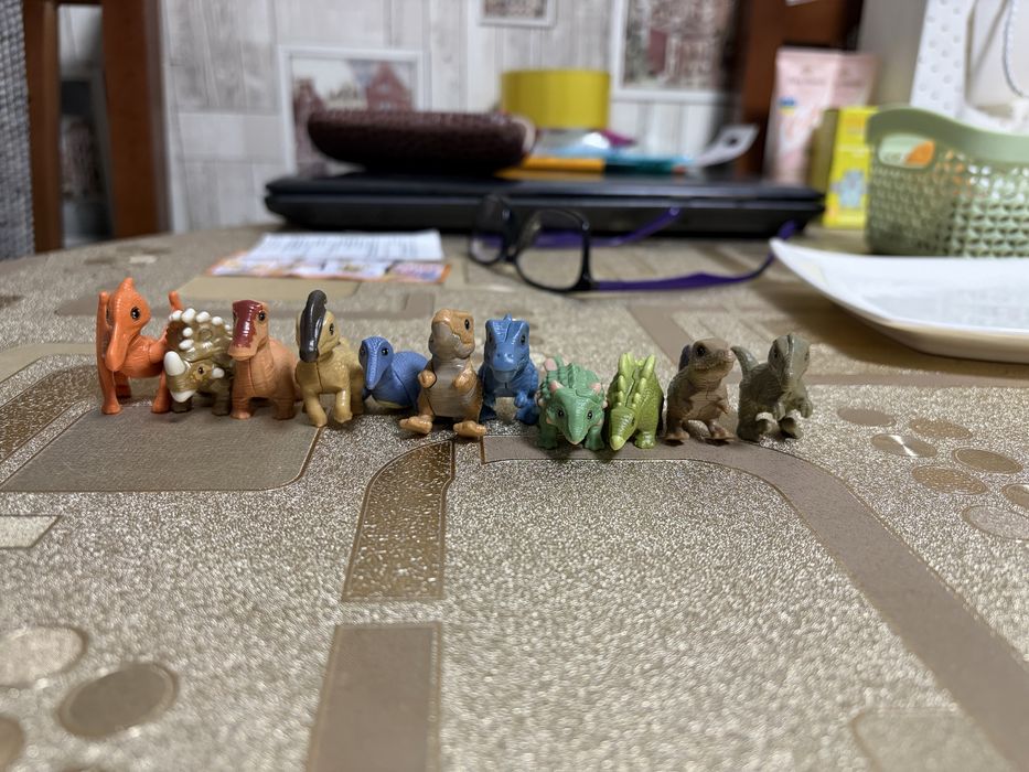 Кіндер динозаври