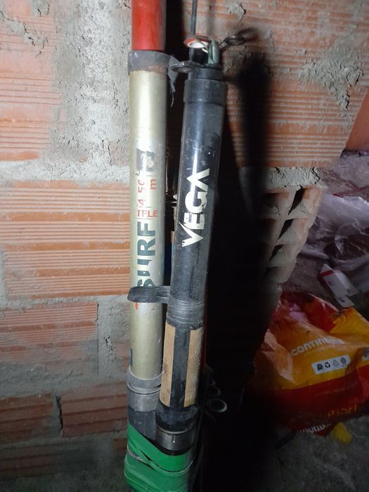 Várias canas de pesca tamanhos vários s/ carretos
