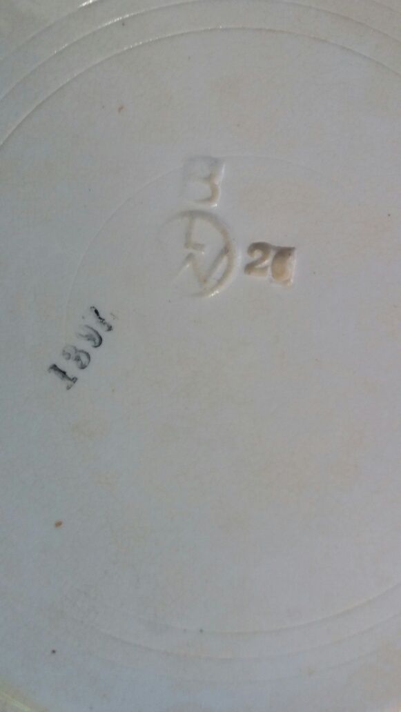 Prato raso antigo"BLW"com inscrição 26. Numerado:1397