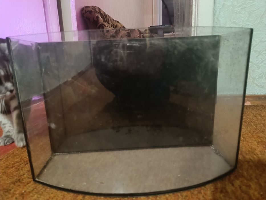 Продам уживаний акваріум 15-20 л