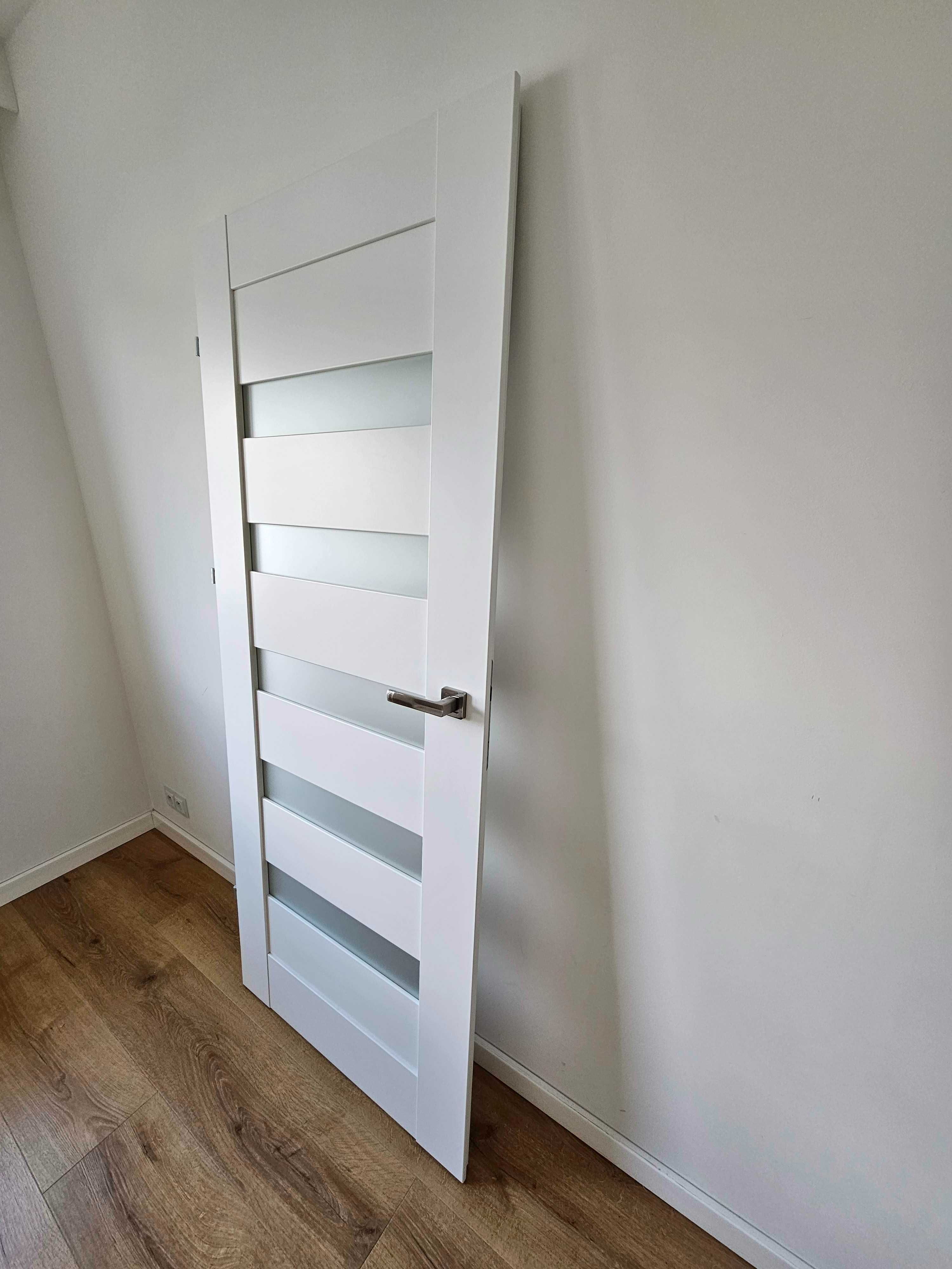 drzwi białe wew. EKADO + ościeżnica / futryną - na otwór 90 cm