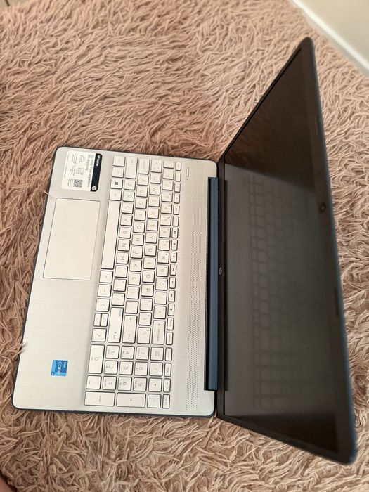 Ультрабук HP 15, core i3-1115G4, хороша батарея