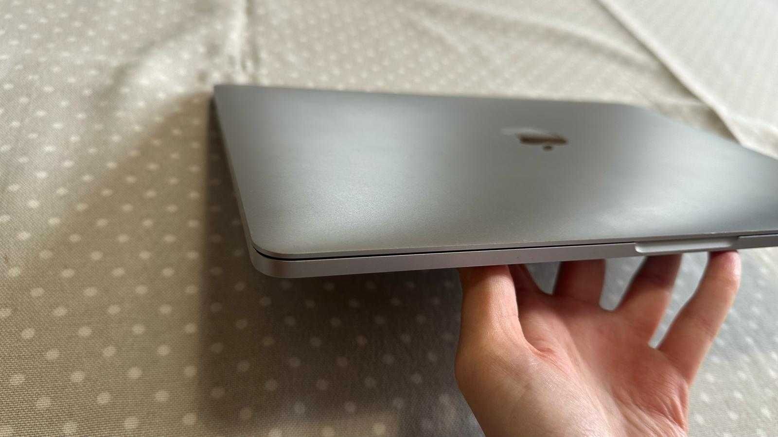 computador Apple MACBOOK  PRO 13 retina
modelo MPXQ2