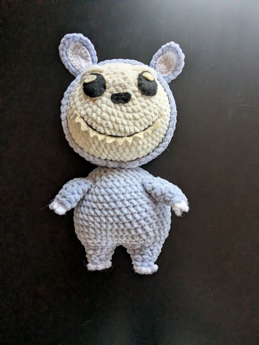 Іграшка м'яка в'язана