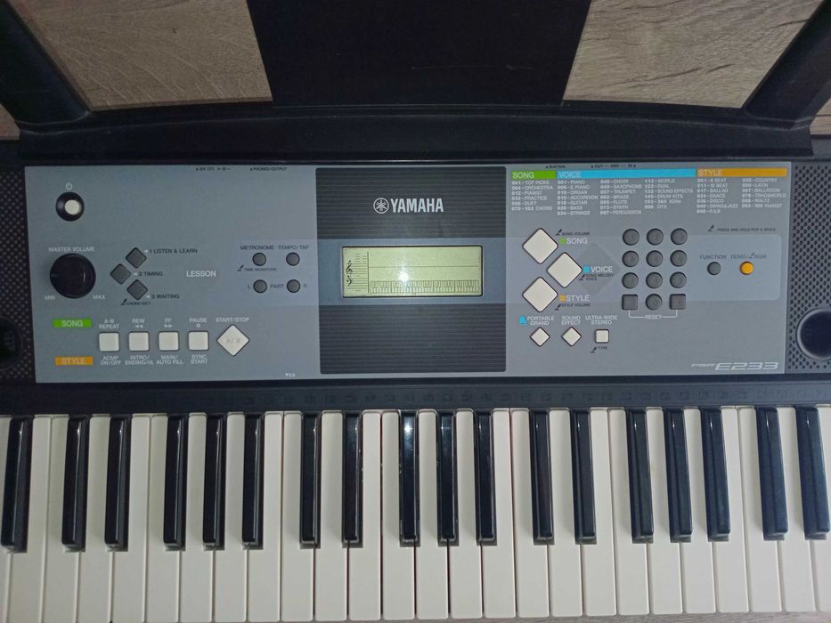 Синтезатор Yamaha E233