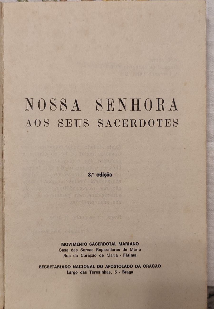 Livro religioso de Nossa Senhora