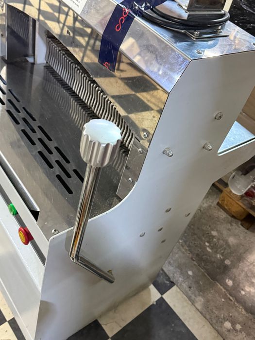 Maszyna do krojenia chleba | Krajalnica GGM Gastro ED 01 DOWÓZ + FV