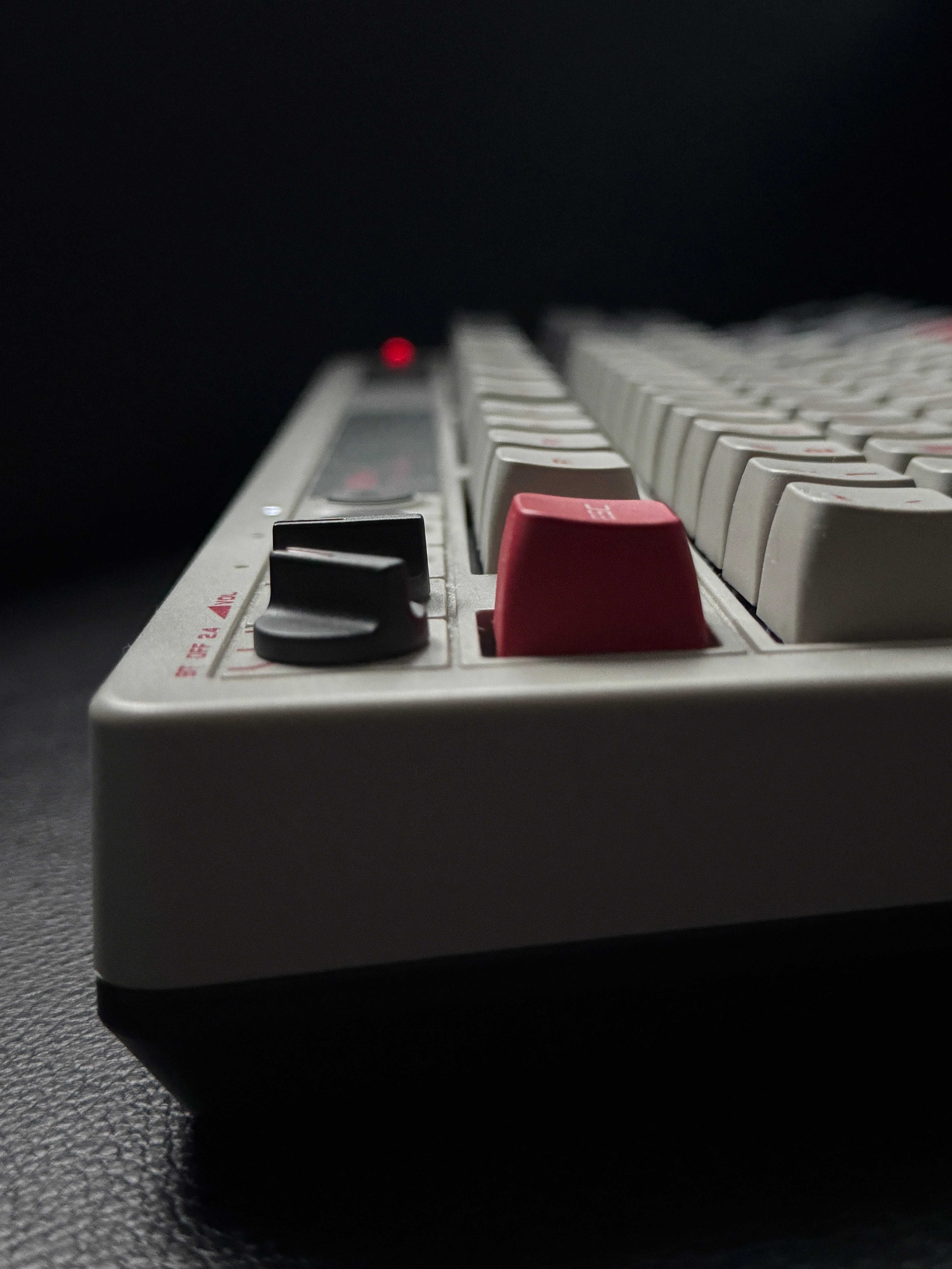 Klawiatura bezprzewodowa 8BitDo 108 N Edition – TKL retro (BT/2.4G)