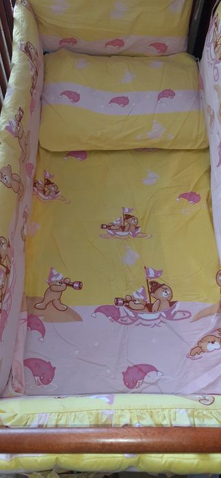 Дітяче дерев'яне ліжко