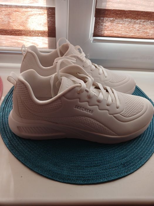 Біленькі красовочкі .