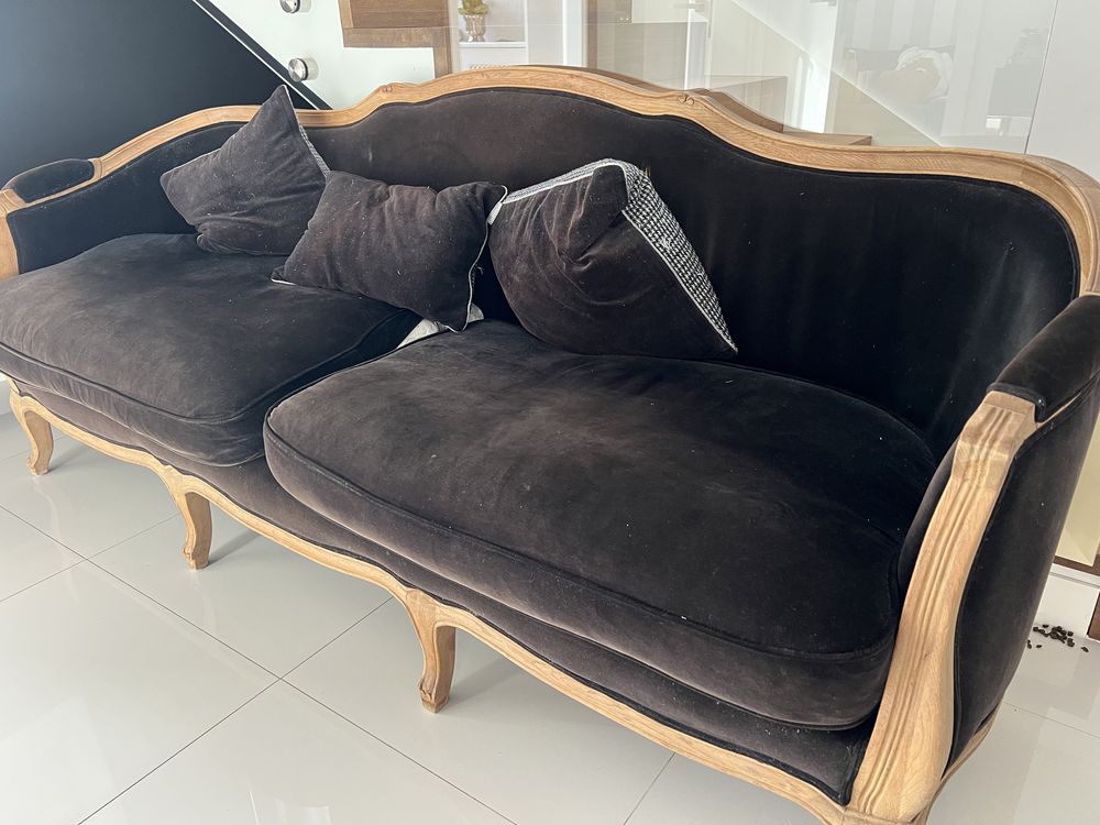 Piękna sofa Almi Decor w stylu Ludwik