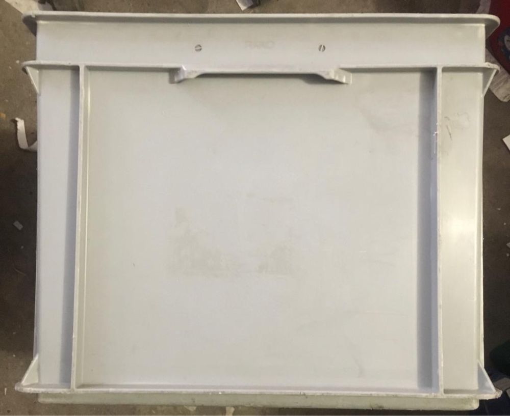 Używane pojemniki solidne 600x400x325, 60 l