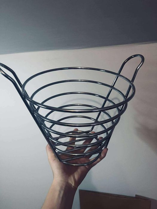 Piękny metalowy kosz na owoce srebrny wysoki