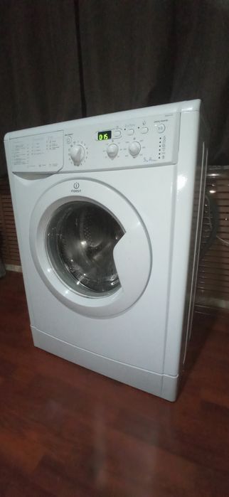 Продам стиральную машину Indesit