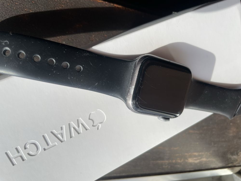 Apple Watch Series 6 (40 mm, GPS) com caixa e carregador original