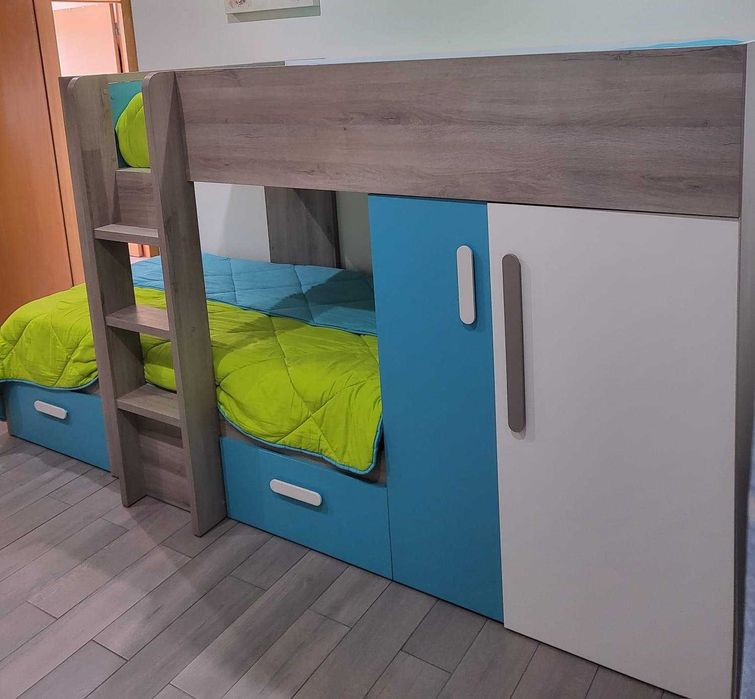 Beliche Moderno e Funcional com Roupeiro – Pouco Uso