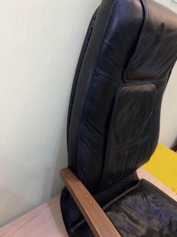 Кресло кожаное  84/54/52 см под реставрацию