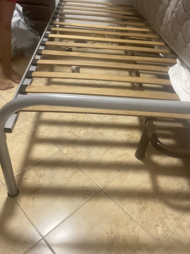 Estrado de cama de solteiro