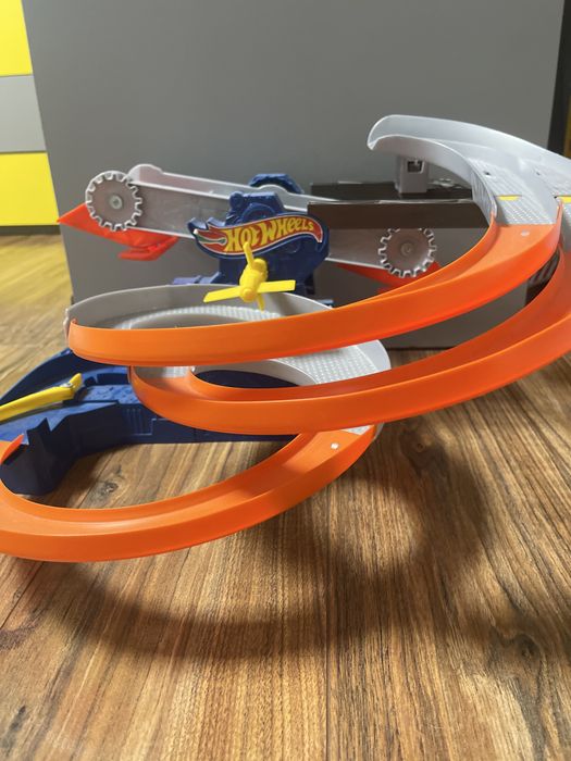 Tor wyścigowy hot wheels elektryczny