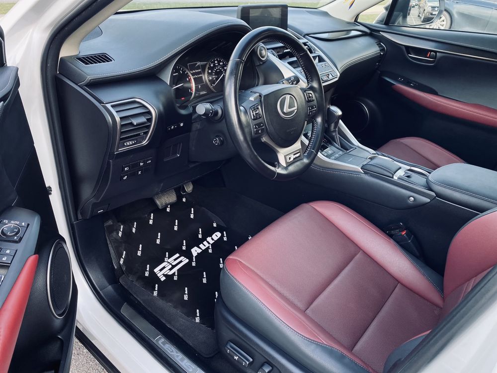 Lexus NX300 2020 год