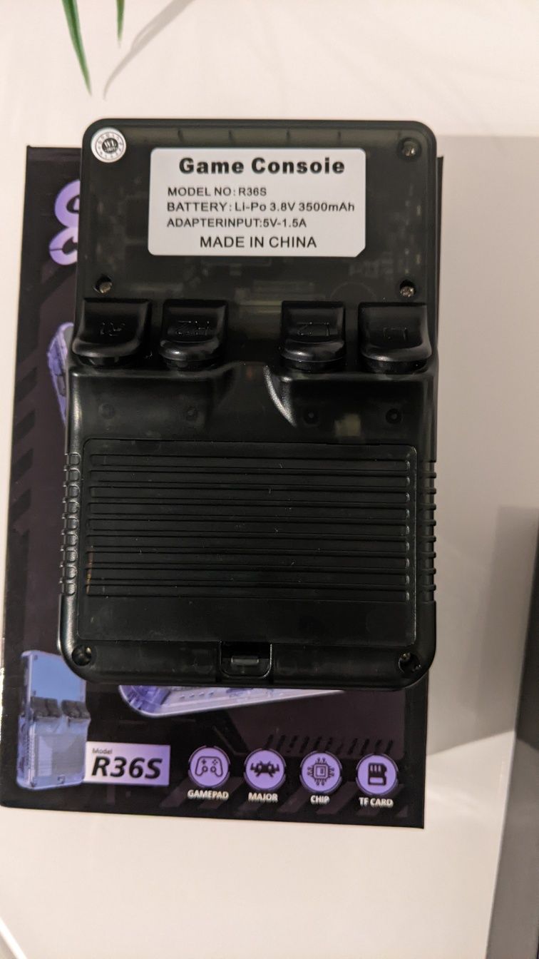 Consola R36S - Consola de jogos retro/antigos