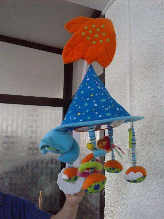 Mobile bebe cama com musica