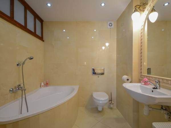 Pokoje z łazienkami, jacuzzi, sauna, lisko cen