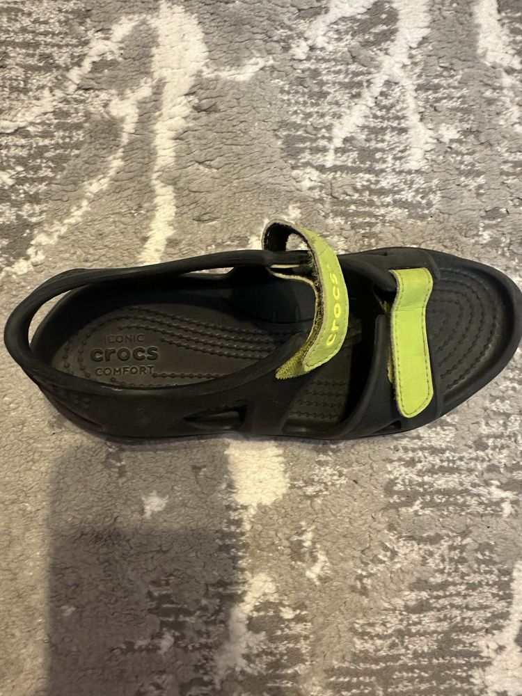 Босоніжки від crocs
