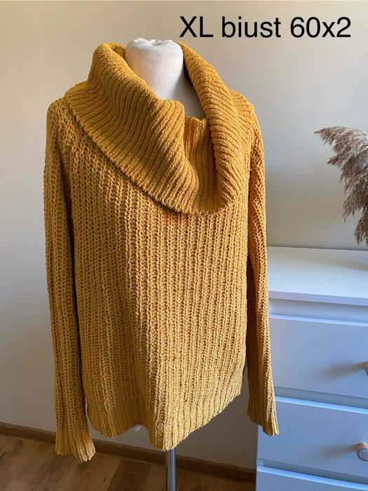 Musztardowy sweter z golfem