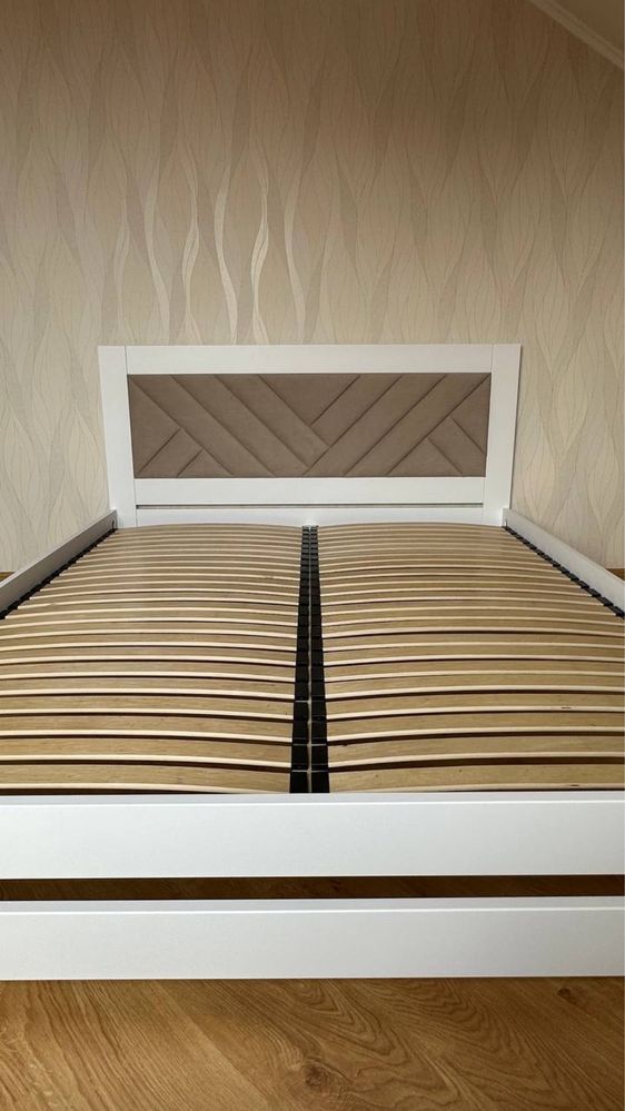 Ліжко(кровать) розміром під матрац 160х200
