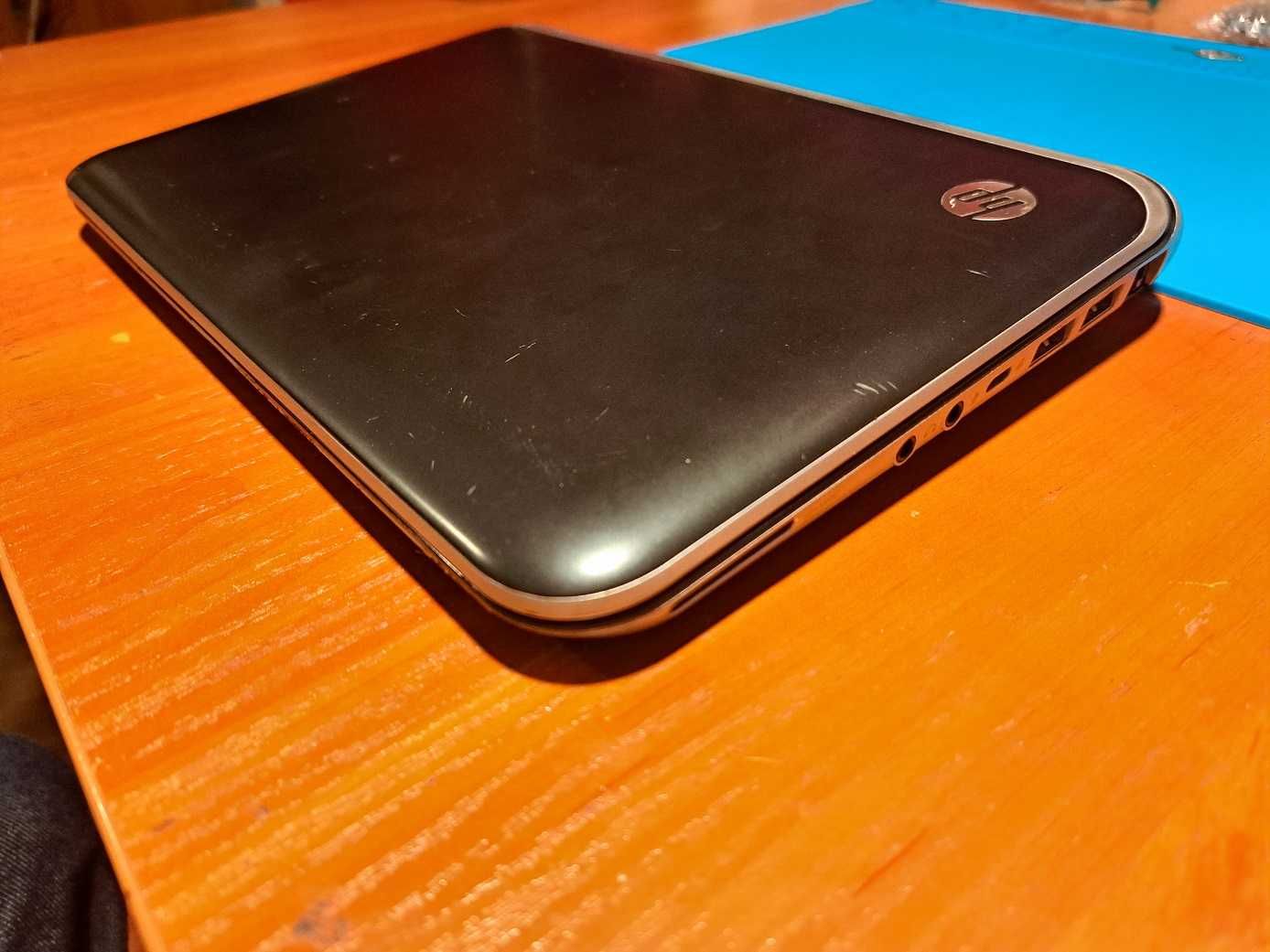 Laptop notebook netbook HP Mini 10.1", włącza się, części.