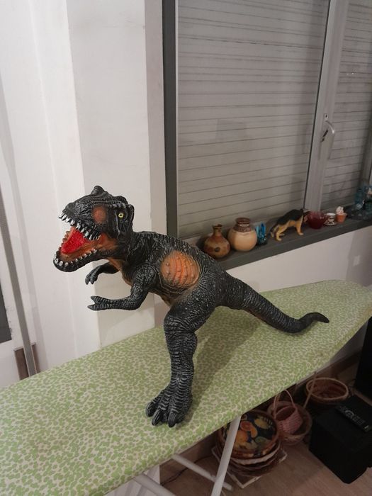 Vendo Dinossauro de Brincar para Criança a pilhas com som como novo