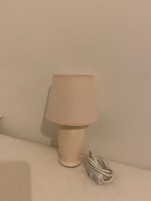 Candeeiro de mesa rosa c/ lampada a acompnhar